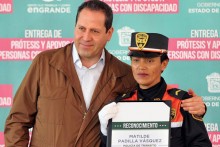 Reconocimiento a mujer policía