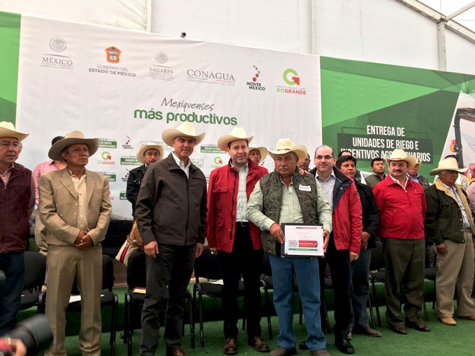 Entrega de apoyos al campo en Zumpango