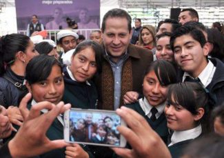 Entrega de Acciones por la Educación