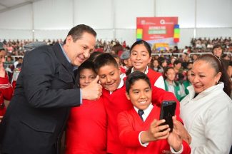 Entrega de Acciones por la Educación